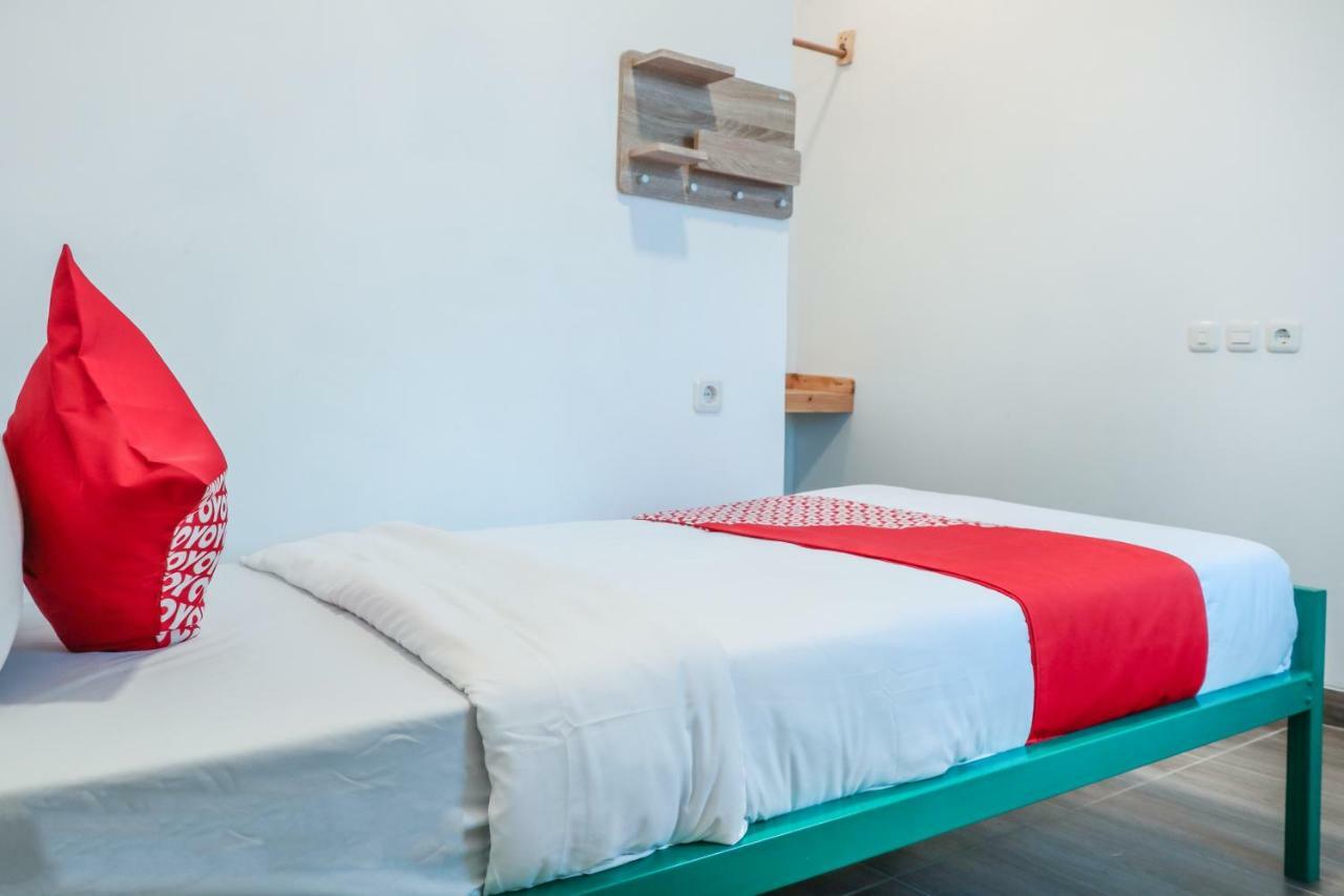 Oyo 488 Tekno Residence South Tangerang Экстерьер фото