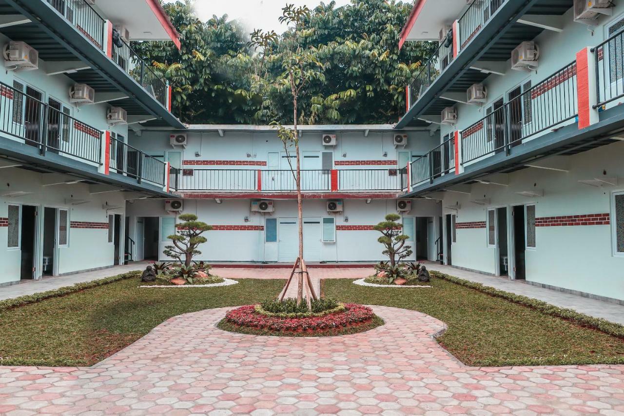 Oyo 488 Tekno Residence South Tangerang Экстерьер фото